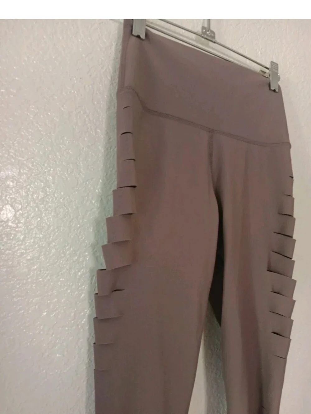 ALO Yoga Tan Cutout Capri Leggings with Side Slashes Size XS